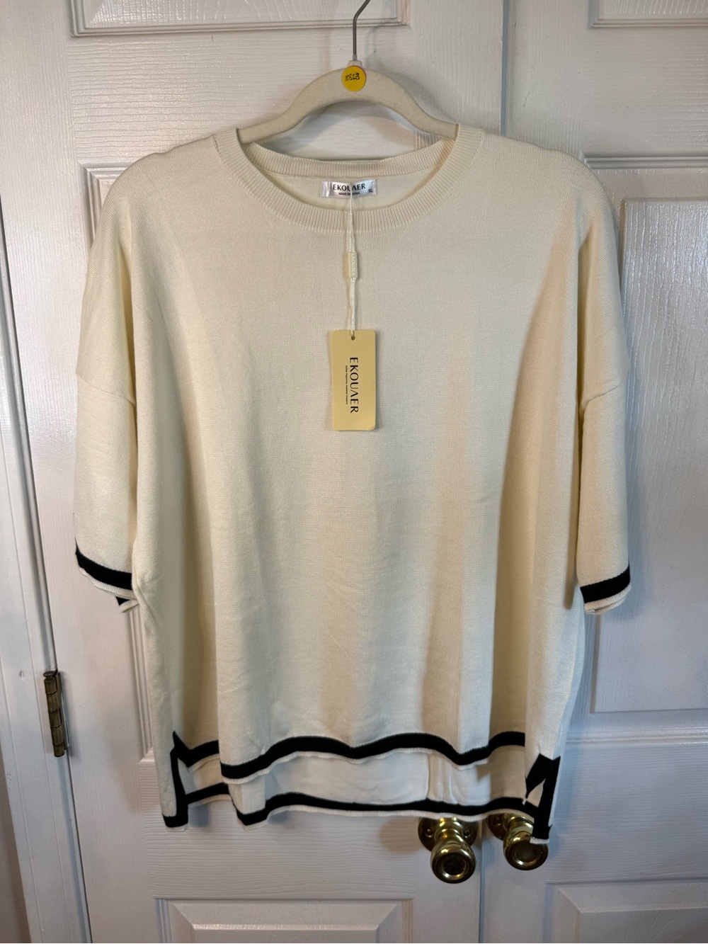 Ekoluer Cream Crewneck Short-Sleeve Sweater Set with Black Trim